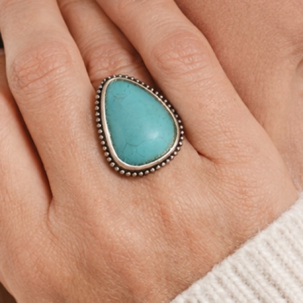 Chico's Turquoise Teardrop Statement Ring - Blue. (BR222)